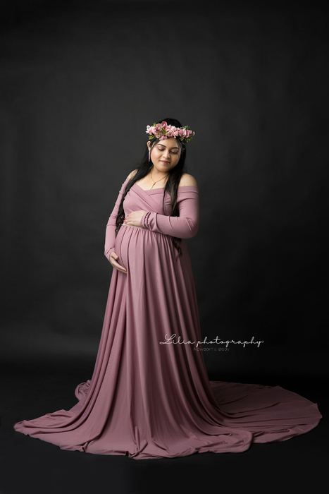 Maternity portrait by Lilia Photography