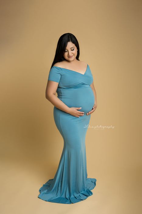 Maternity portrait by Lilia Photography