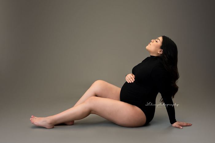 Maternity portrait by Lilia Photography