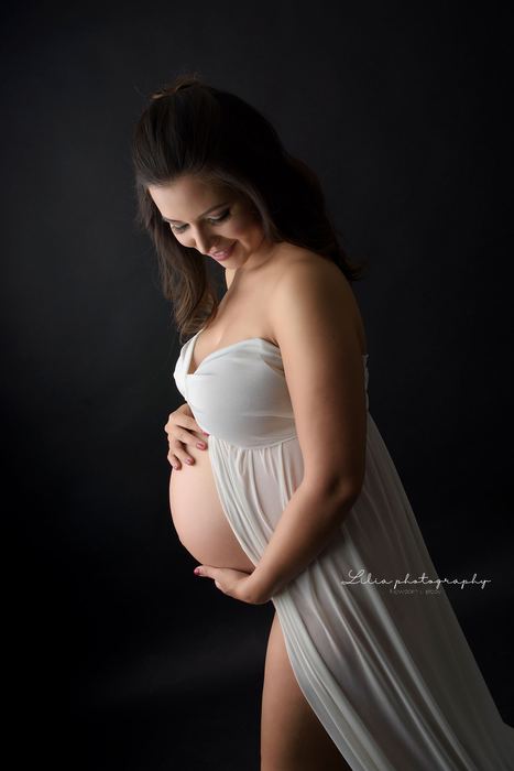 Maternity portrait by Lilia Photography