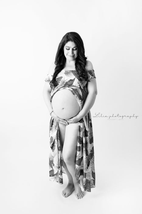 Maternity portrait by Lilia Photography