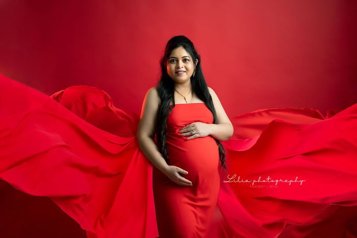 Maternity portrait by Lilia Photography