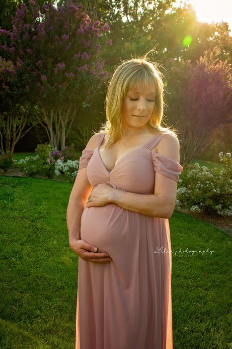 Maternity portrait by Lilia Photography