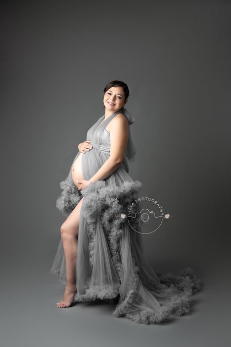 Maternity portrait by Lilia Photography