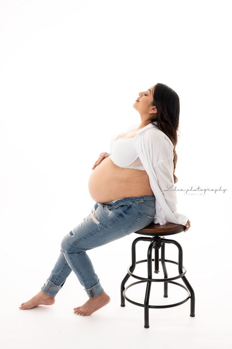 Maternity portrait by Lilia Photography