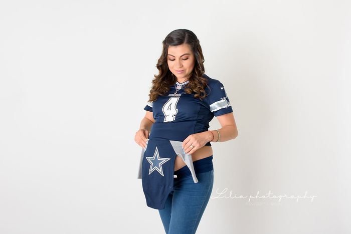 Maternity portrait by Lilia Photography