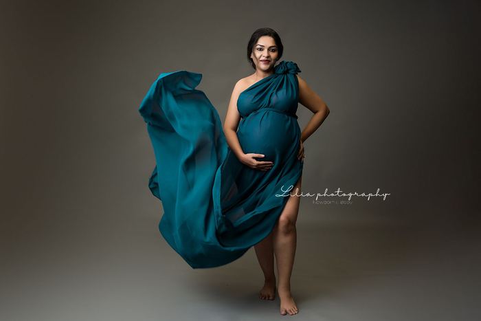 Maternity portrait by Lilia Photography