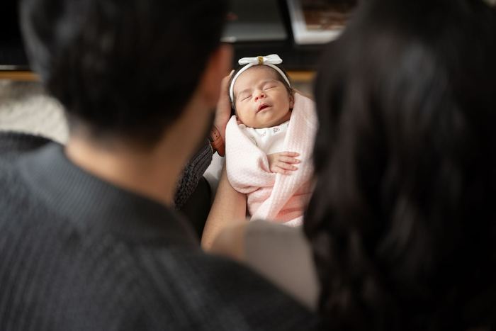 Newborn lifestyle portrait at home by Lilia Photography