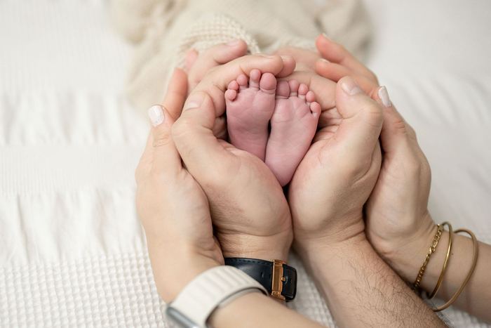 Newborn lifestyle portrait at home by Lilia Photography