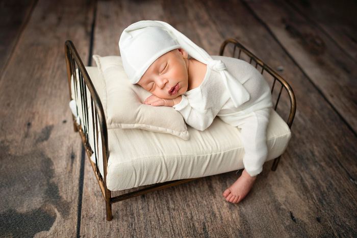 Newborn portrait by Lilia Photography