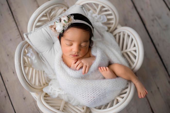 Newborn portrait by Lilia Photography