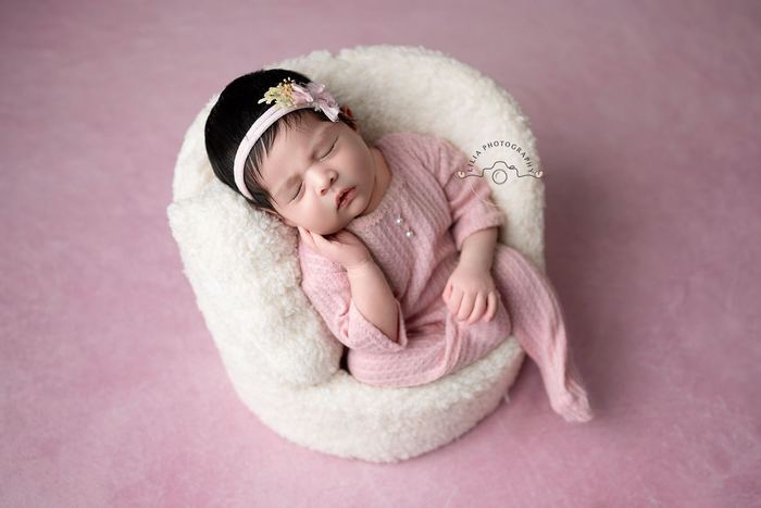 Newborn portrait by Lilia Photography