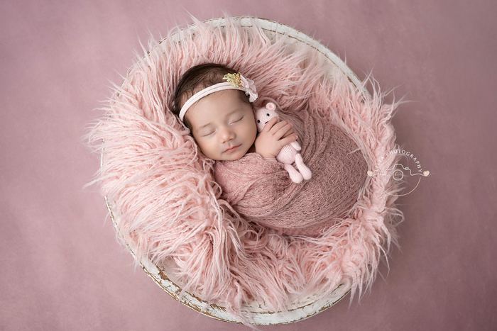 Newborn portrait by Lilia Photography
