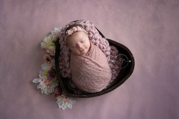 Newborn portrait by Lilia Photography