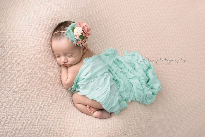 Newborn portrait by Lilia Photography