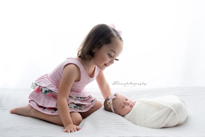 Newborn portrait by Lilia Photography
