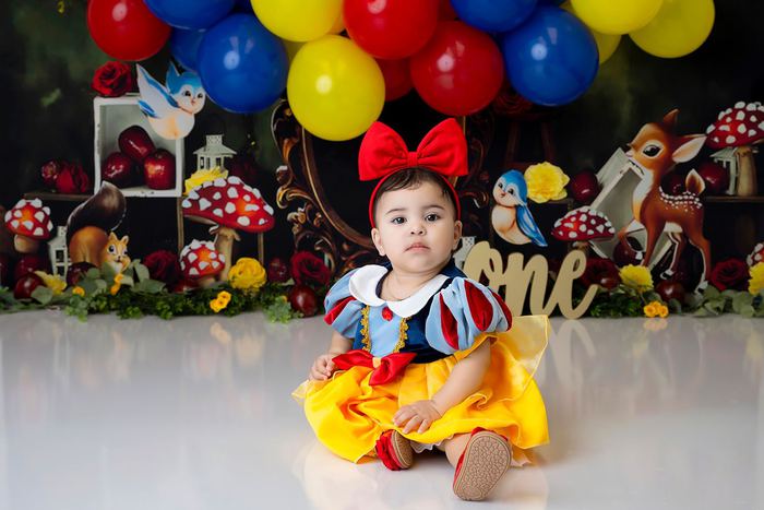 First birthday cake smash portrait by Lilia Photography