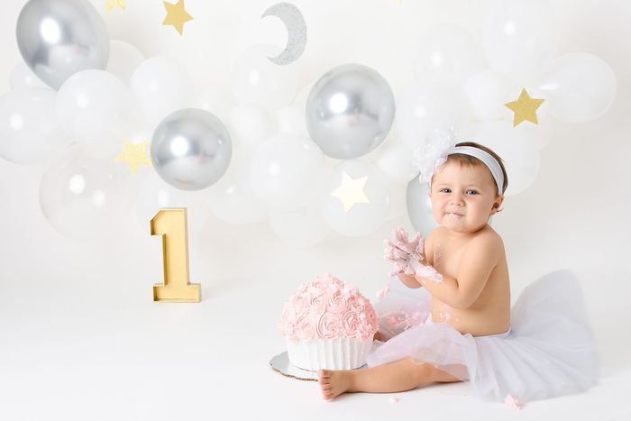 First birthday cake smash portrait by Lilia Photography
