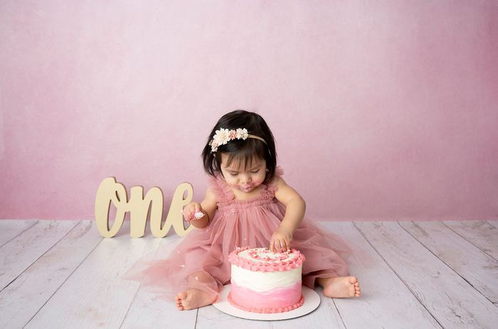 First birthday cake smash portrait by Lilia Photography