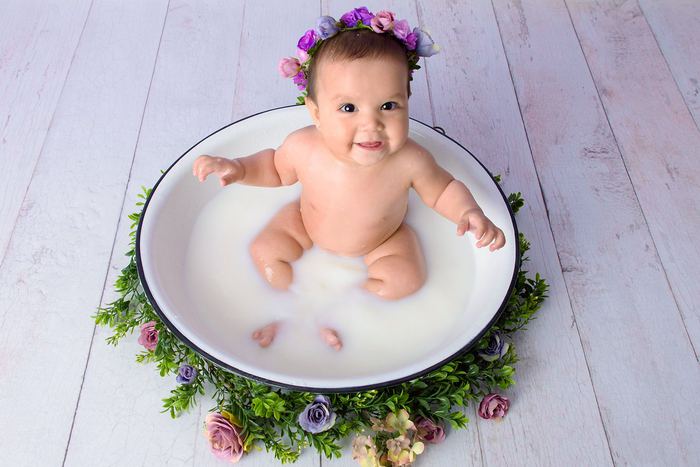First birthday cake smash portrait by Lilia Photography