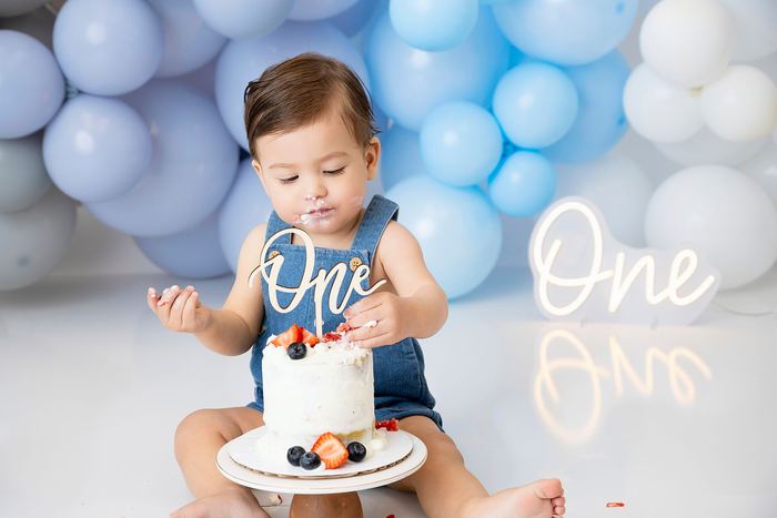 First birthday cake smash portrait by Lilia Photography
