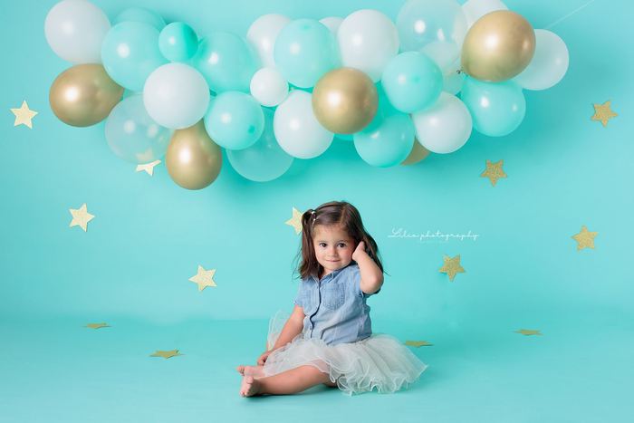 First birthday cake smash portrait by Lilia Photography