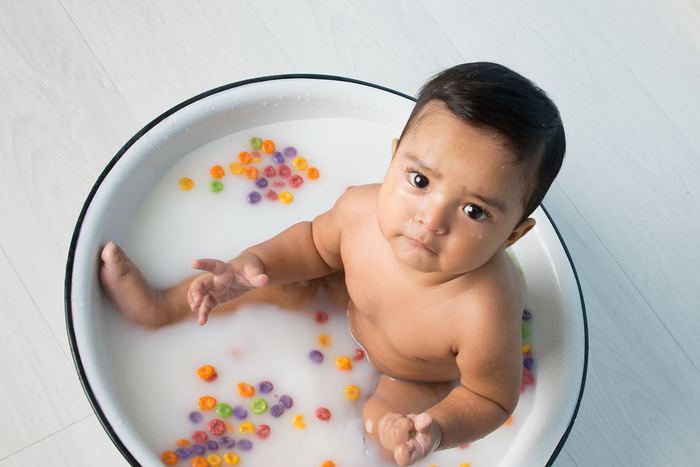 First birthday cake smash portrait by Lilia Photography