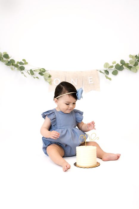 First birthday cake smash portrait by Lilia Photography