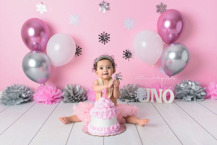 First birthday cake smash portrait by Lilia Photography