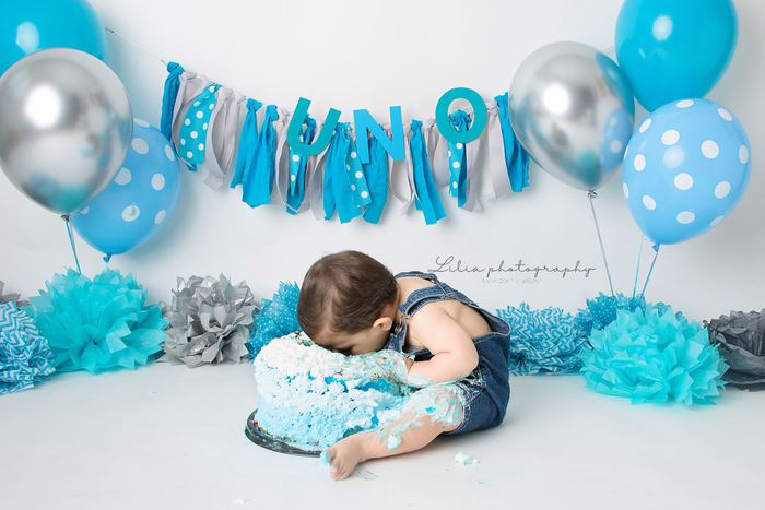 First birthday cake smash portrait by Lilia Photography