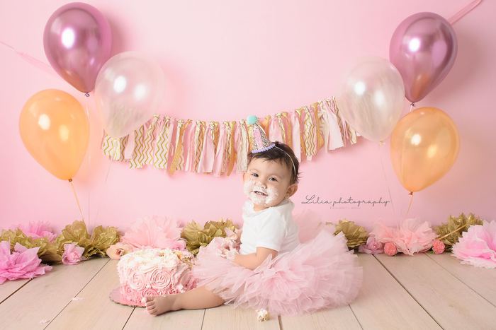 First birthday cake smash portrait by Lilia Photography