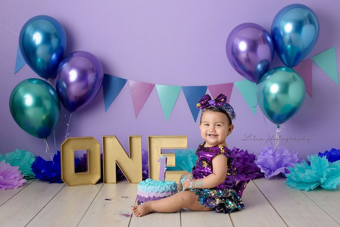 First birthday cake smash portrait by Lilia Photography