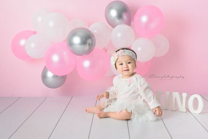 First birthday cake smash portrait by Lilia Photography