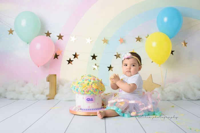 First birthday cake smash portrait by Lilia Photography