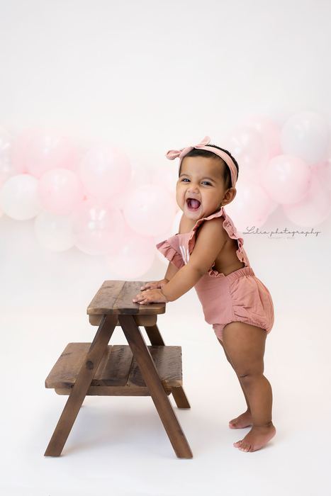 First birthday cake smash portrait by Lilia Photography