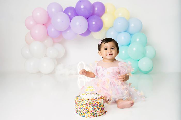 First birthday cake smash portrait by Lilia Photography