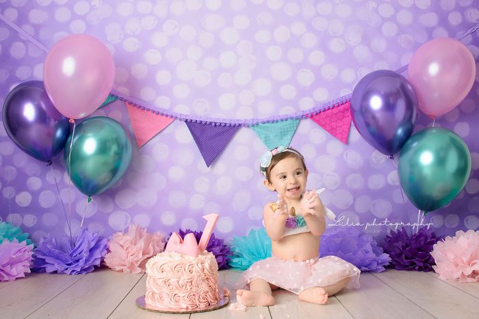 First birthday cake smash portrait by Lilia Photography