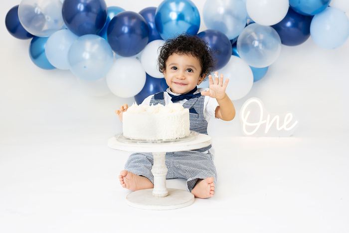First birthday cake smash portrait by Lilia Photography